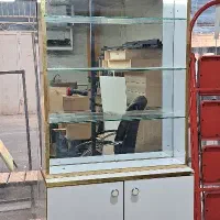 ویترین عطر و ادکلن