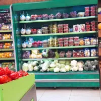 نیازمند نیروی اقا در غرفه میوه هایپرمی نمک ابرود