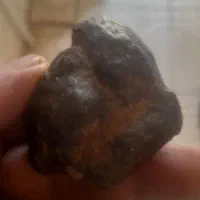 ۲تاسنگ جذب اهن مشکوک به شهاب سنگ باچگالی ۳/۵۰و۴/۵۰
