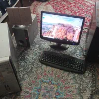 دو عدد کیس کامپیوتر مانیتور و اسپیکر و لوازم جانبی