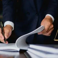 وکیل و مشاور حقوقی