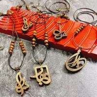 گردنبند اسم و سرکلیدی چوبی  هدیه تولد
