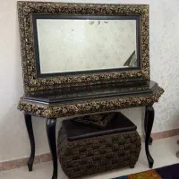 میز و اینه چوبی
