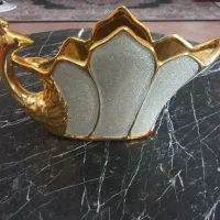 مجسمه طلایی