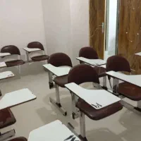 درب چوبی اتاق با چهارچوب