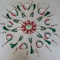 هدیه زیبا و فرهنگی(تسبیح،دستبند،گیره)پرچمی