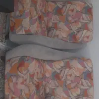 دو عدد مبل تک نفره بسیار راحت.
