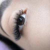 تخفیف ویژه بهاره خدمات اکستنشن مژه ، لیفت و لمینت