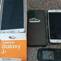 سه عدد گوشی با قاب گوشی