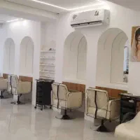 استخدام رنگکار حرفه‌ای / اجاره صندلی در سالن عروس