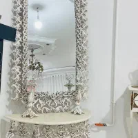 آیینه و شمعدان استخوانی رنگ