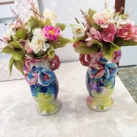 گلدان همراه با گل