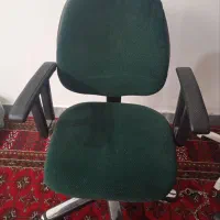 صندلی چرخدا کاملا سالم  ۴میلیون تخفیف جزیی هم داره