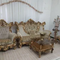 مبل سلطنتی ۹نفره سالم با پارچه مخملی همراه با عسلی