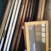 فروش تعدادی درب چوبی، میز (فلزی/چوبی) و دریچه کولر