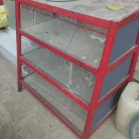 ویترین شیشه ای قرمز