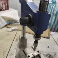 دستگاه پانچ دستی