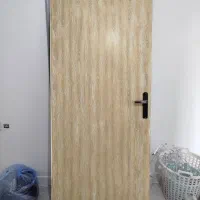 درب چوبی در حد نو
