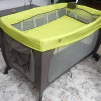 تخت کنار کودک