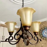 یک جفت لوستر سه شاخه کلاسیک اروپایی