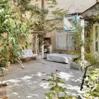 ۹۰ متر آپارتمان دلباز با حیاط اختصاصی تک‌واحدی