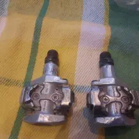 پنجه رکاب . کفش دوچرخه پایه دیواری دوچرخه