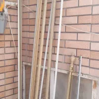 چوب پرده طلایی که چوب پردع ساده ها هم بهش وصل
