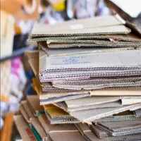 خریدار کتاب و کارتن