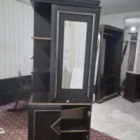 یک بوفه یک کمد کشویی یک جا کفشی یک میز