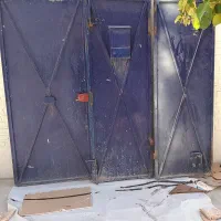 درب آهنی حیاط
