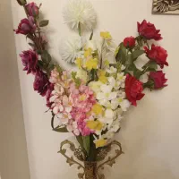 ساعت برنز و گلدان برنز گل مصنوعی