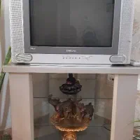 تلوزیون و میز ست