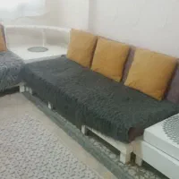 مبل ال ۵ نفره با گل میز و میز وسط