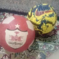 دو عدد توپ فوتبال