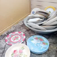 بشقاب ملامین ولیس قدیمی ویک عددآبکش بزرگ