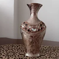 گلدان رومیزی طلایی نگین دار
