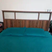 تخت دونفره همراه پاتختی