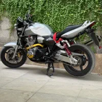 بی رنگ بی چینی واقعیCb1300 model 2006