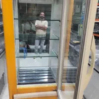 یخچال ایستاده دو درب و دو طرف شیشه