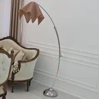 آباژور ایستاده