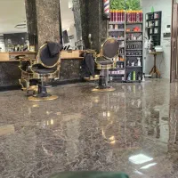 شاگرد و وردست ارایشگاه مردانه