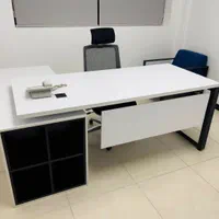 میز مدیریت و کارمندی پایه فلزی