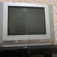 تلویزیون ال جی  و یک عدد میز تلویزیون