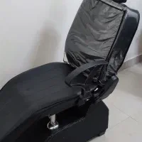 صندلی اصلاح،دستگاه استریل،سطل و کاسه رنگ