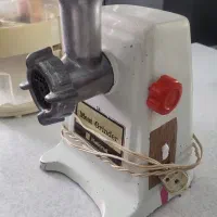 چرخ گوشت و آبمیوه گیری