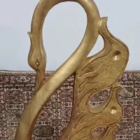 ساعت و میز تلفن
