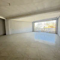 بر جاده پردیس مغازه بزرگ تجاری پرتردد