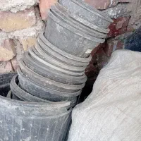 تقریبا ۱۰۰ عدد گلدان سالم