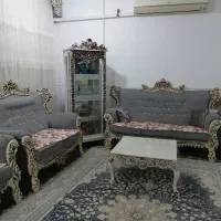 مبل سلطنتی ۷ نفره همراه با بوفه و میز بفروش میرسد