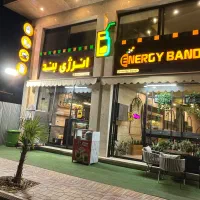 باریستا کار بلد در کافه و نیرو کار سالن کار